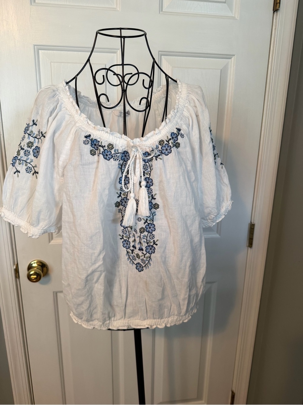 Lucky Brand White Blue Floral Embroidered Peasant Blouse Size S